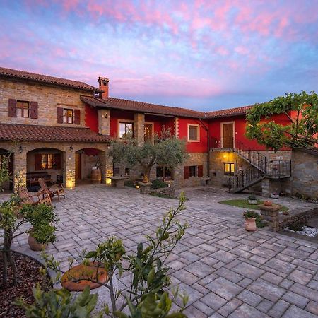 Touristfarm - Apartments "Red Fairytale" Marezige Ngoại thất bức ảnh