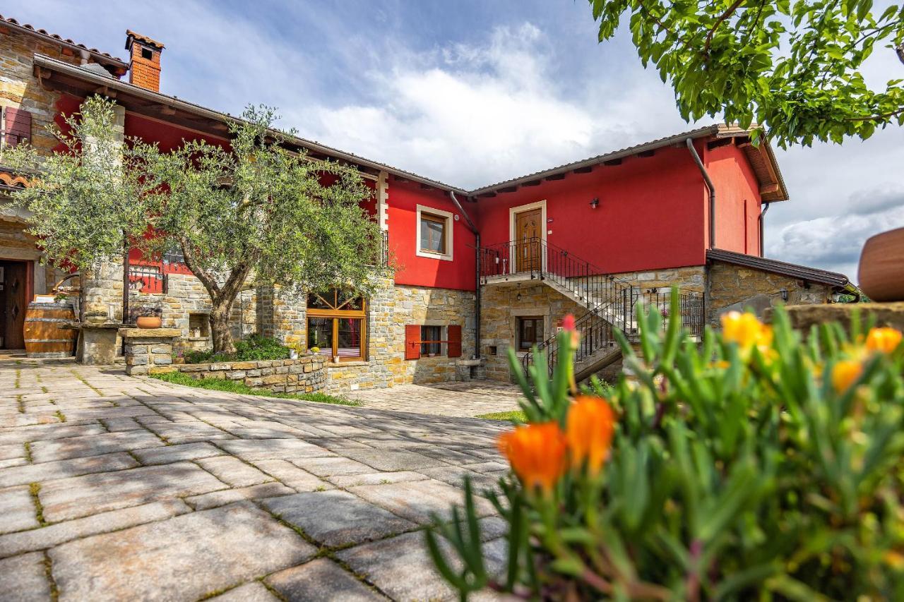 Touristfarm - Apartments "Red Fairytale" Marezige Ngoại thất bức ảnh