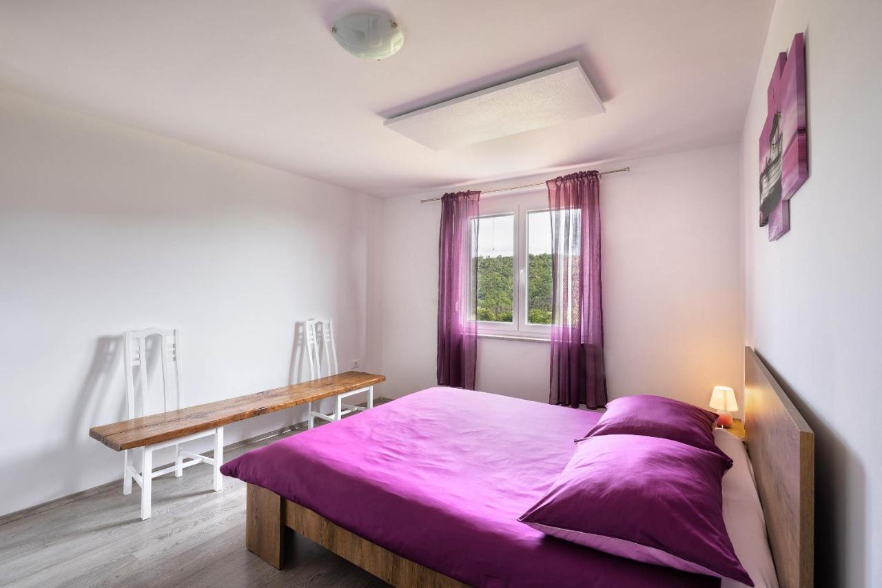 Touristfarm - Apartments "Red Fairytale" Marezige Ngoại thất bức ảnh