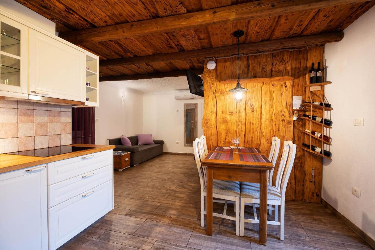 Touristfarm - Apartments "Red Fairytale" Marezige Ngoại thất bức ảnh