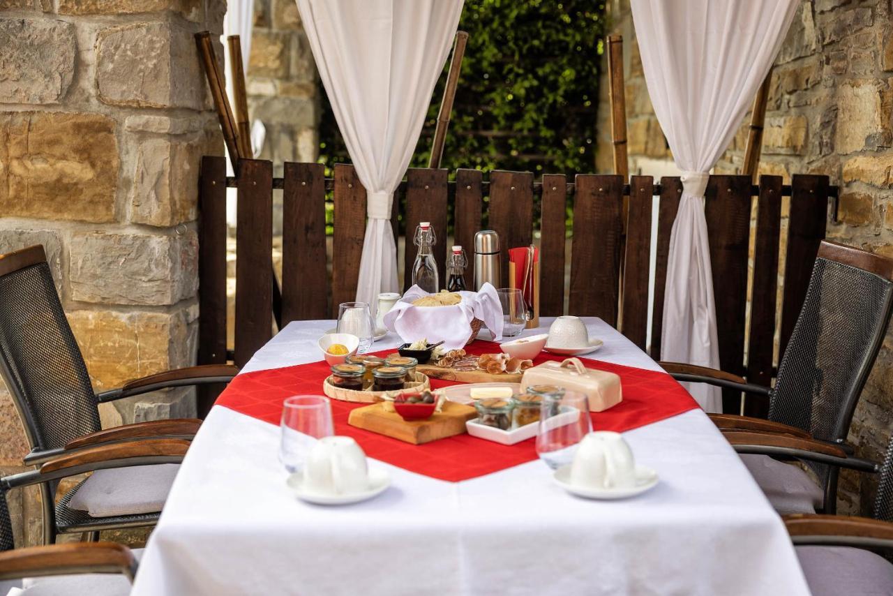 Touristfarm - Apartments "Red Fairytale" Marezige Ngoại thất bức ảnh