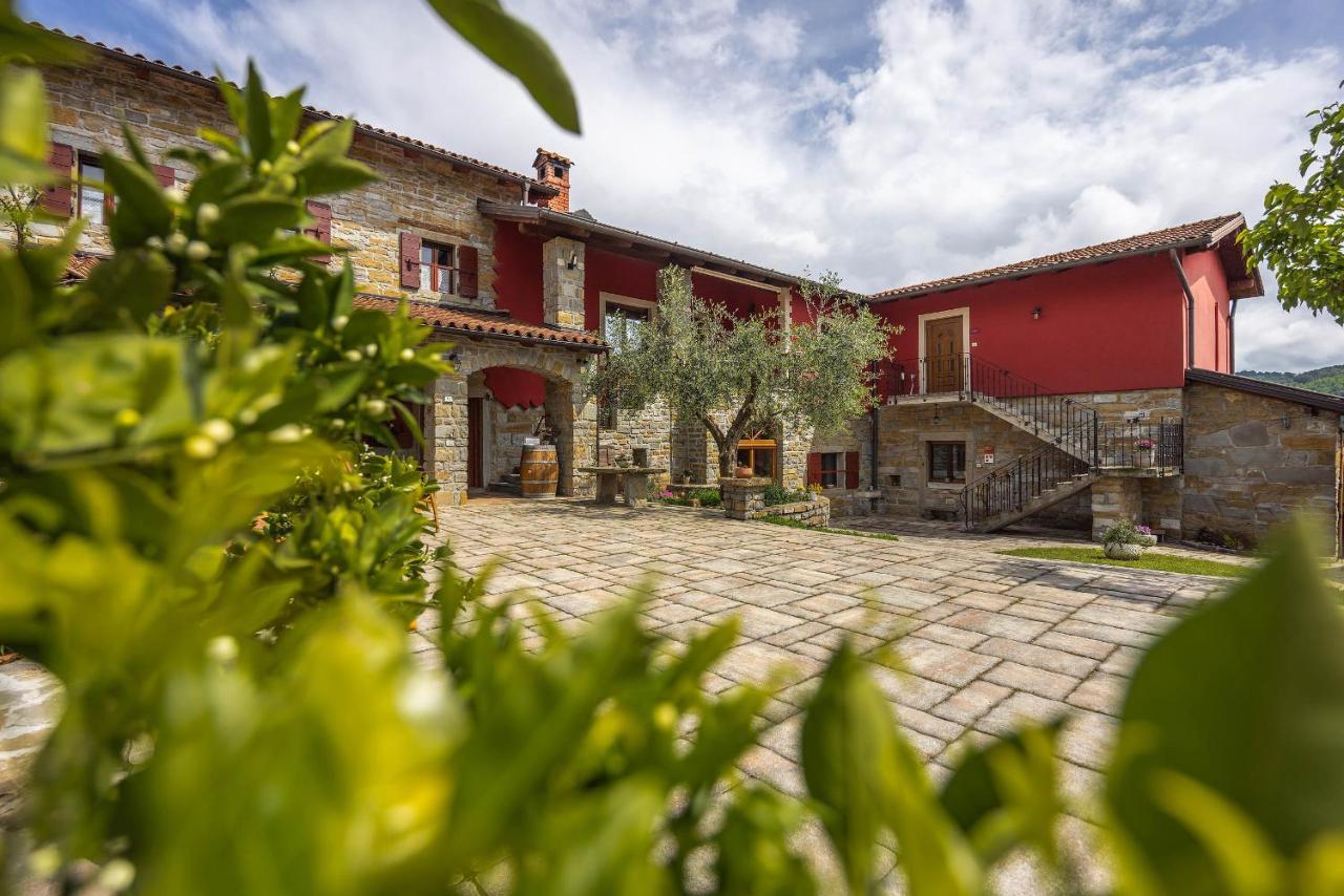 Touristfarm - Apartments "Red Fairytale" Marezige Ngoại thất bức ảnh