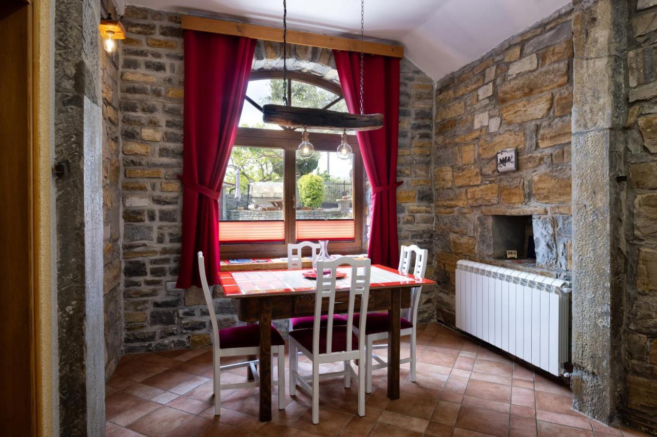 Touristfarm - Apartments "Red Fairytale" Marezige Ngoại thất bức ảnh