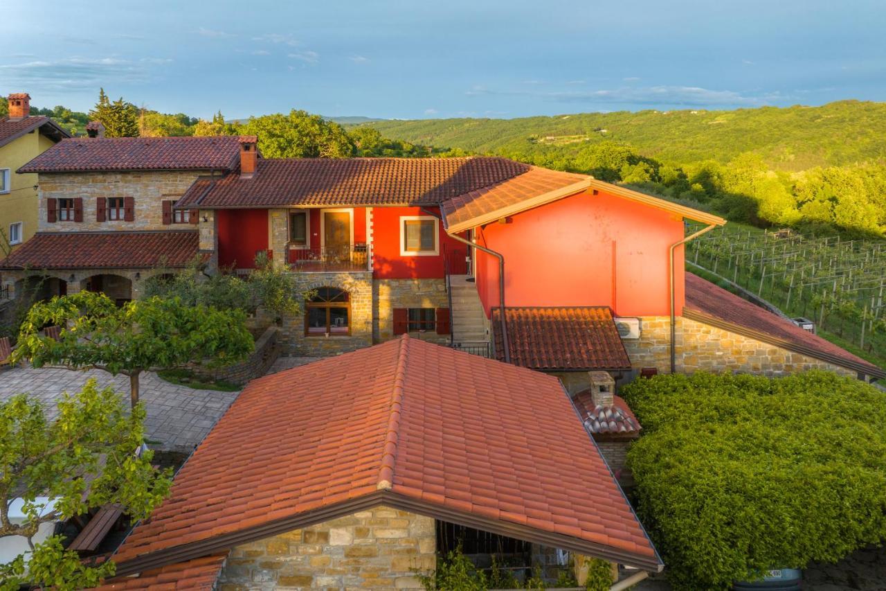 Touristfarm - Apartments "Red Fairytale" Marezige Ngoại thất bức ảnh