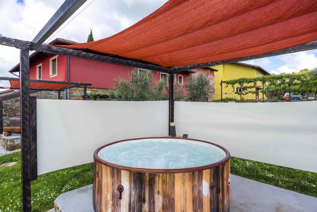 Touristfarm - Apartments "Red Fairytale" Marezige Ngoại thất bức ảnh
