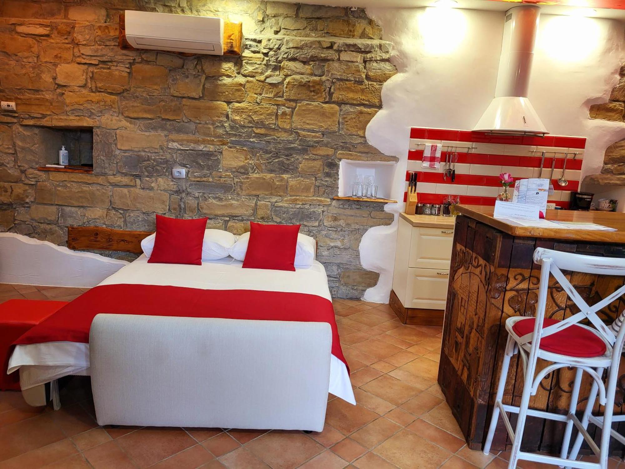 Touristfarm - Apartments "Red Fairytale" Marezige Ngoại thất bức ảnh