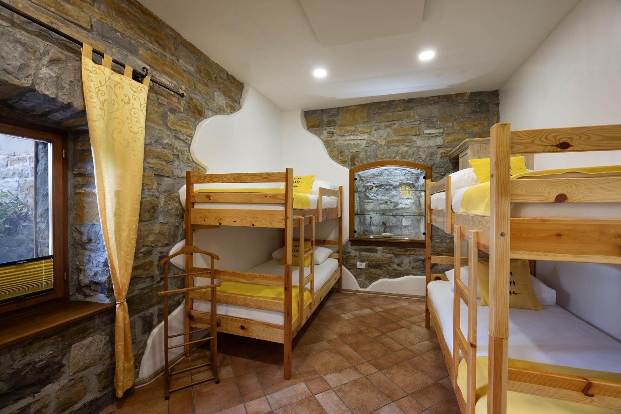 Touristfarm - Apartments "Red Fairytale" Marezige Phòng bức ảnh