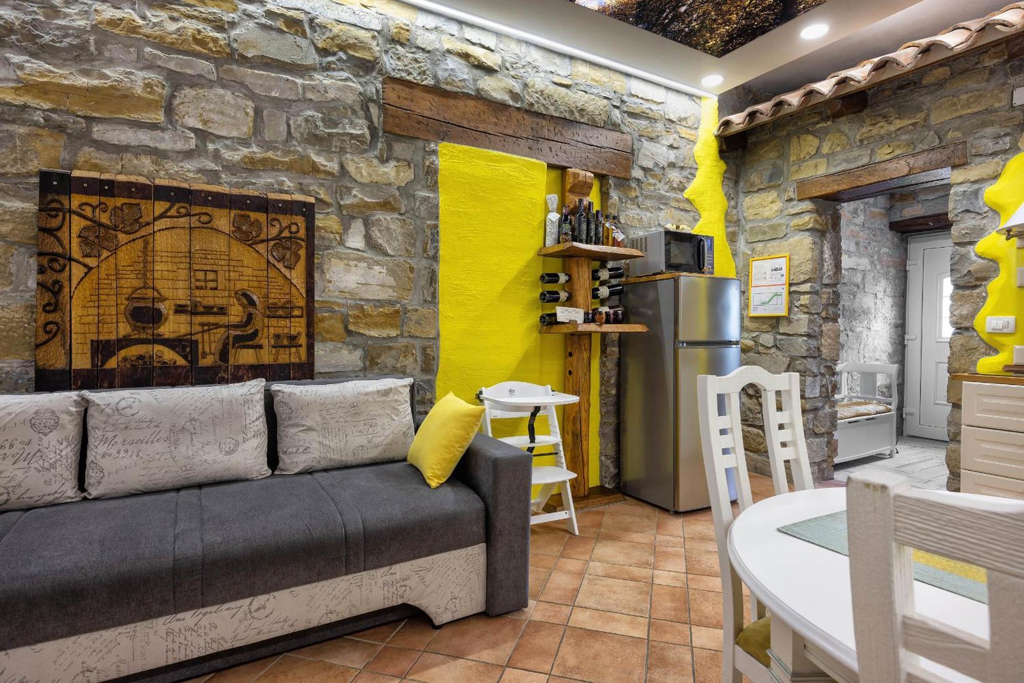 Touristfarm - Apartments "Red Fairytale" Marezige Phòng bức ảnh